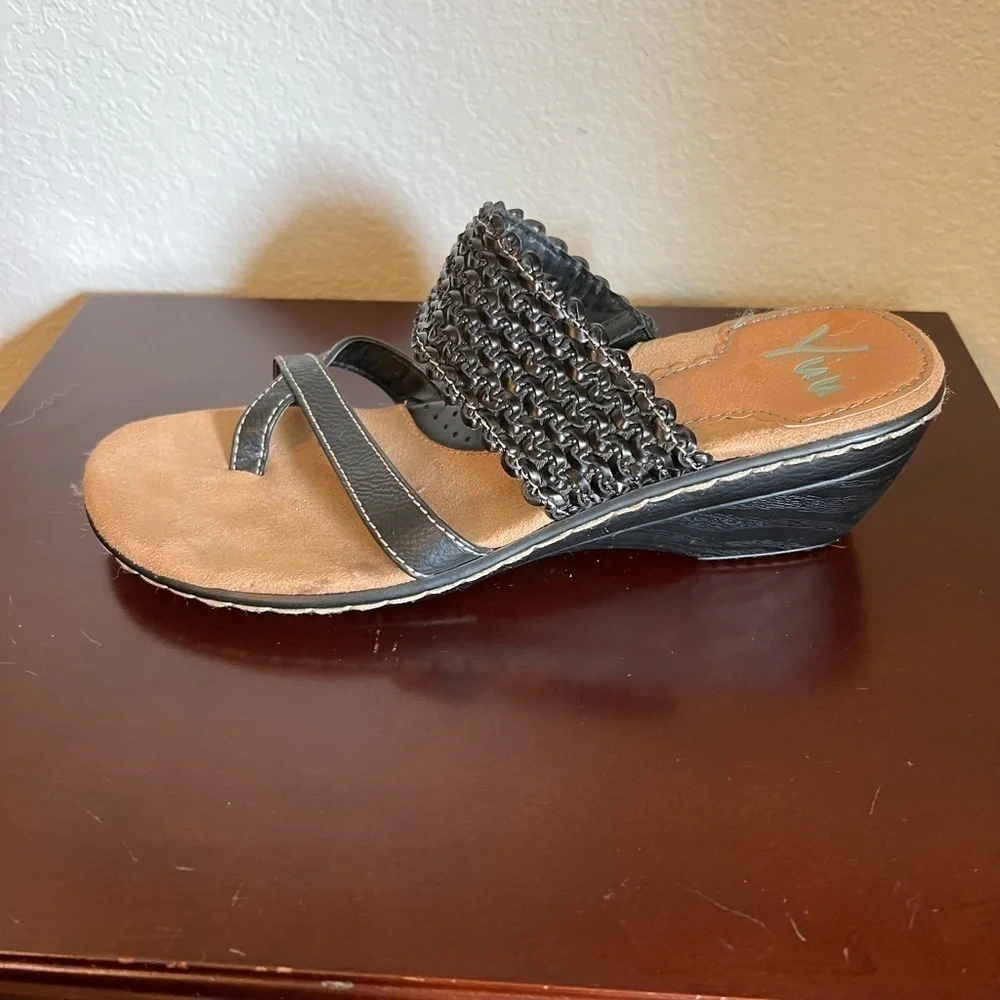 YUU Black Sandals Size 6